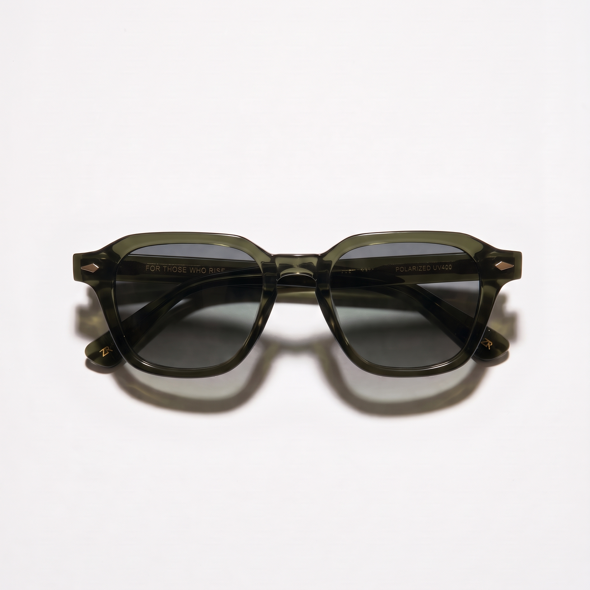 Lunettes de soleil carrées kaki translucide OZOURI EYEWEAR - vue de dessus repliées