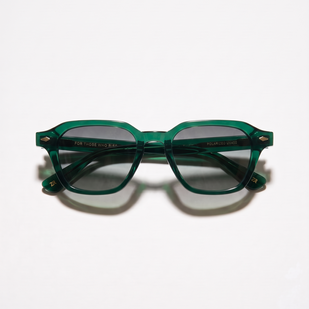Lunettes de soleil carrées émeraude translucide OZOURI EYEWEAR - vue de dessus repliées
